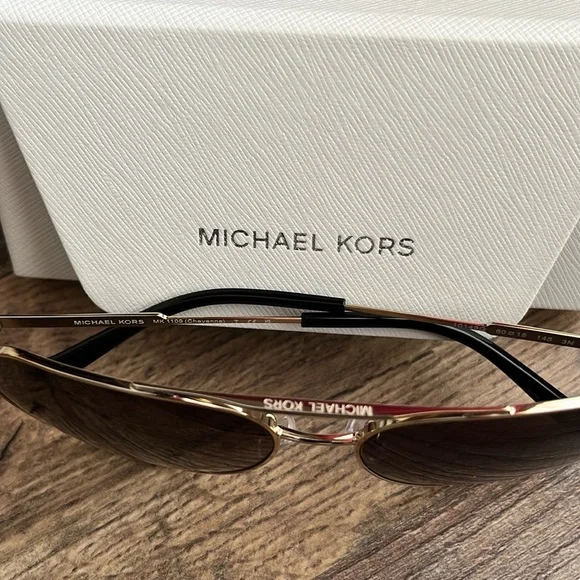 MK Aviator Sunglasses π€ Michael Kors New Chelsea - Picture 5 of 7